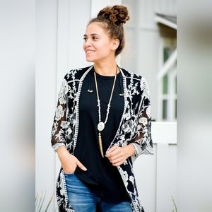 NWT EMBER B&W LACE KIMONO
